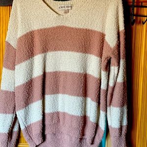 Cute and comfy sweater.